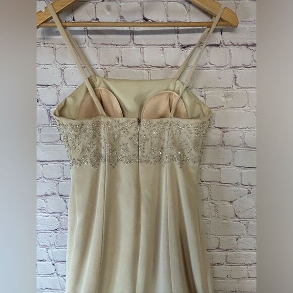 Mori Lee Ecru Beige Classic Crystal Beaded Embellished Full Evening Dress Size 8 - Picture 4 of 15